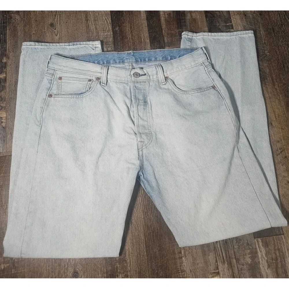 Levi Button Fly 501 Original Fit Jeans Men 36x32 Light Wash 100% Cotton READ